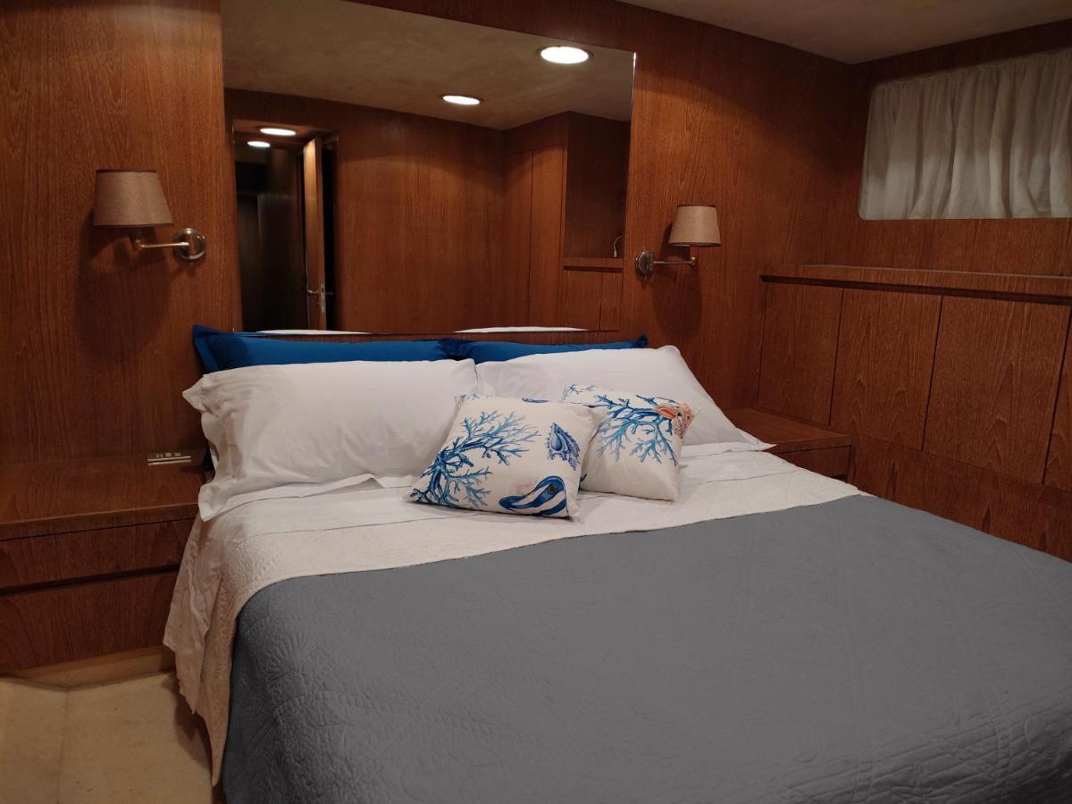 Boat & Breakfast Lucretia, Luxury Yacht Hotel Àrbatax Kültér fotó