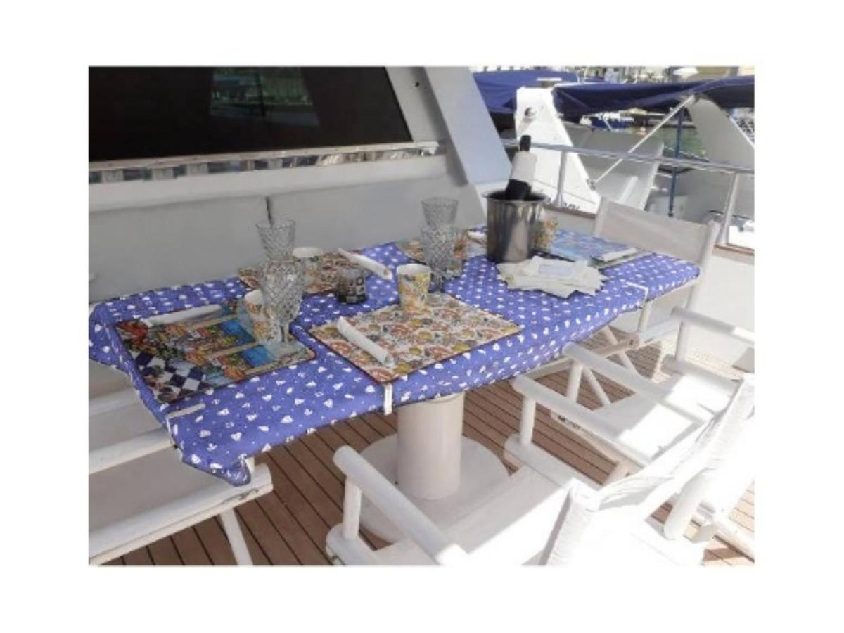 Boat & Breakfast Lucretia, Luxury Yacht Hotel Àrbatax Kültér fotó