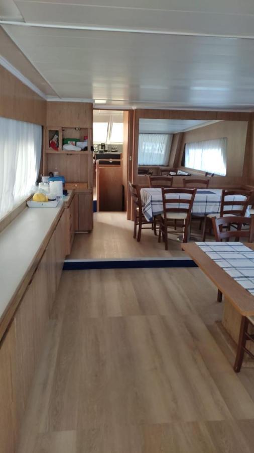 Boat & Breakfast Lucretia, Luxury Yacht Hotel Àrbatax Kültér fotó